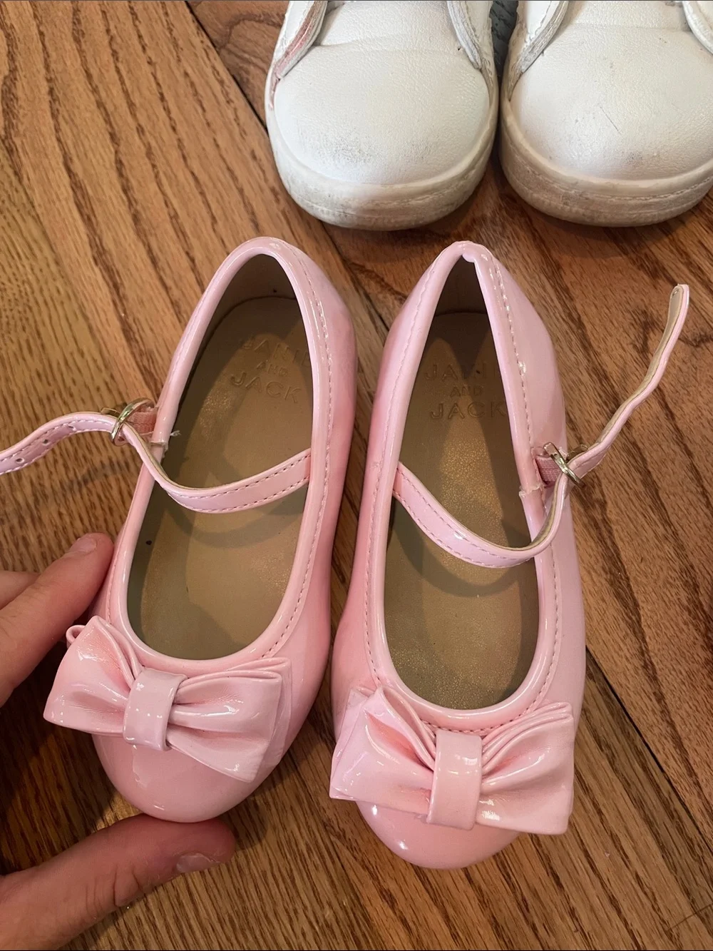 Skechers lot shoes